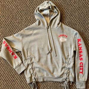 Light gray Kansas City Chiefs hoodie with FREE hat
